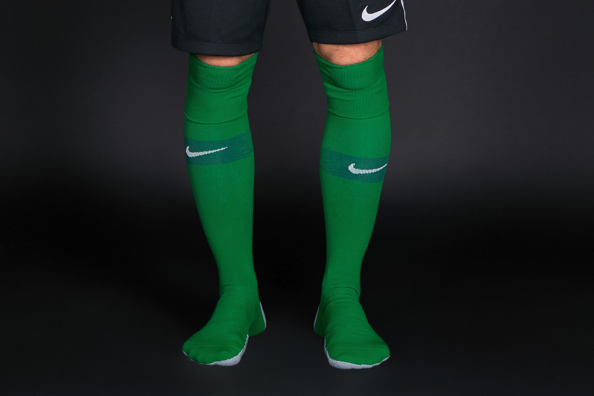 getry_nike_team_matchfit_over_the_calf_football_socks_pine_green_dark_cypress_white_1.jpg