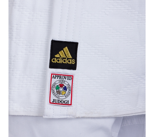 kimono_dlya_dzyudo_champion_2_ijf_slim_fit_premium_beloe_s_zolotymi_poloskami_pic6.jpg